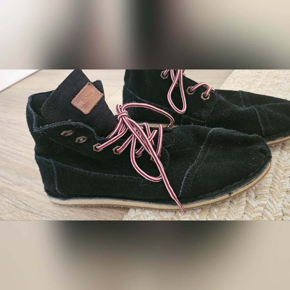 TOMS Womens Tomboy Boot Size 8.5 Black Suede Lace Up Boho Hipster Combat Bootie